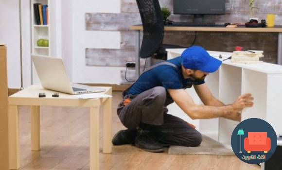 أفضل فني نجار تركيب اثاث ايكيا الكويت بخصم 40% | اتصل الآن IKEA-furniture-installation-technician-with-cardboard-2